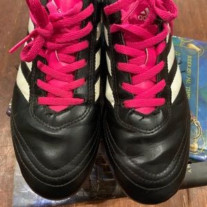 Adidas Goletto VI soccer cleats Black Pink kids Girls size 4.5